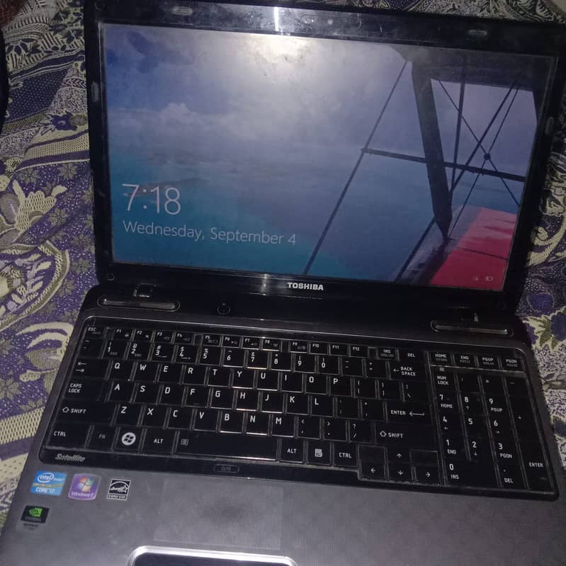 Toshib laptop core i7 1