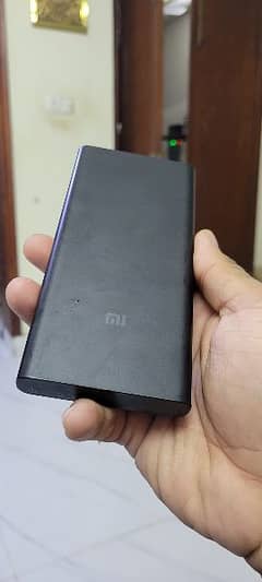 MI POWERBANK 10000 MAH WIRELESS SUPPORT