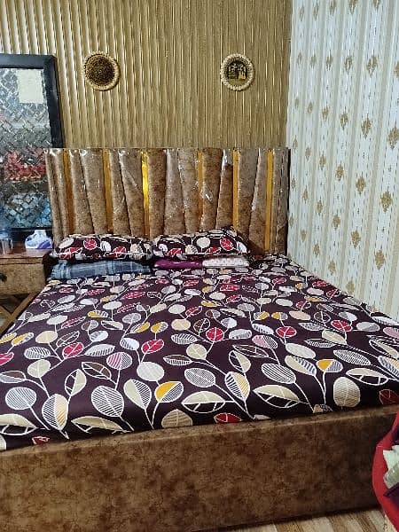 6 months used Bed Set In Golden Brown Colour. . . 5