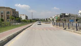 10MARLA PLOT PRIME LOCATION BAHRIA TOWN PHASE 8 NEAR COMERCIAL ,PARK