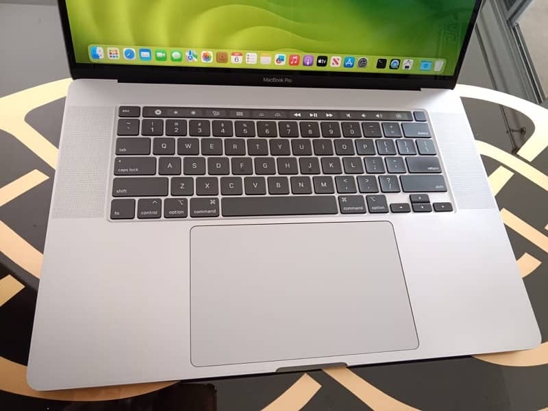 Macbook pro 2019 intel_Core i7 16"inch 7