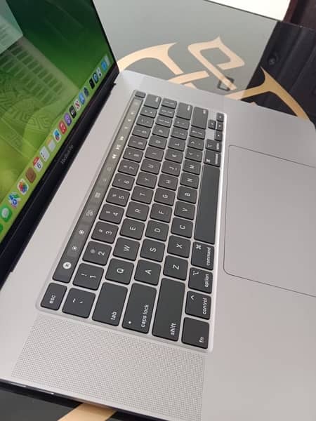 Macbook pro 2019 intel_Core i7 16"inch 8