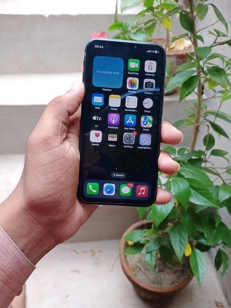 iphone x 10/10; condition PTA Approved with box+charge 4