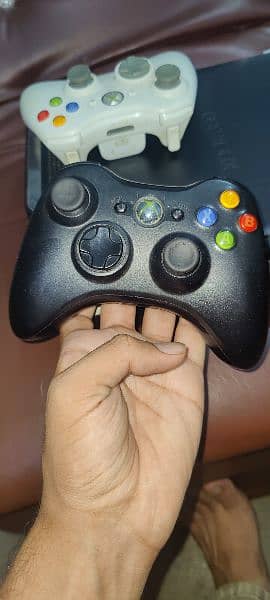 Xbox 360 jailbreak with 2 controllers and fulled with games 2