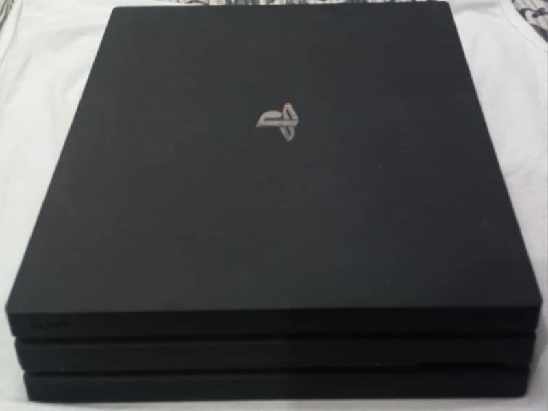 Play Station 4 Pro 2tb 5