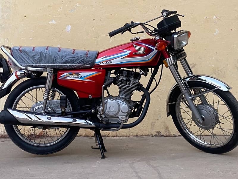 HONDA CG 125 2016 MODEL RED COLOUR GENUINE 1