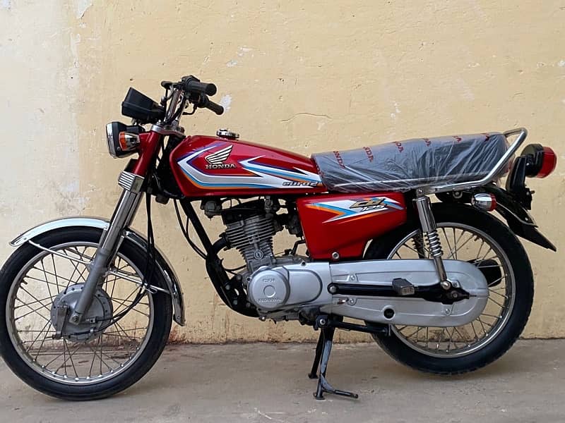 HONDA CG 125 2016 MODEL RED COLOUR GENUINE 2