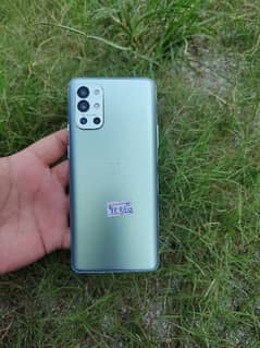 Oneplus 9R 5G in Lush condition 10/10