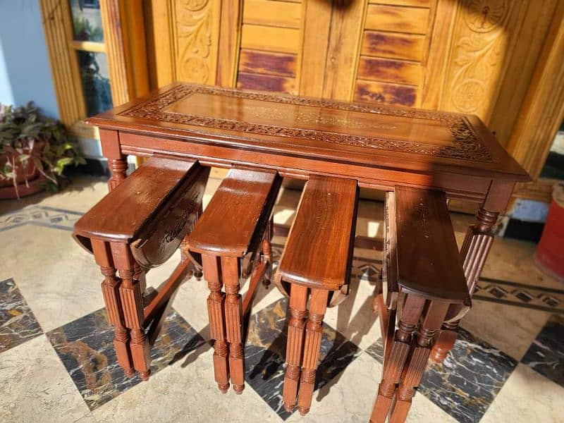 Cooper Unique table including 4 small folding tables. 7