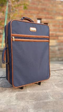 Branded luggage bag at Reasonable price