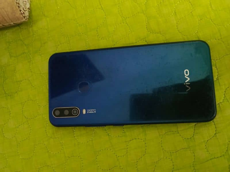 VIVO Y1901 with cover in good condition 6