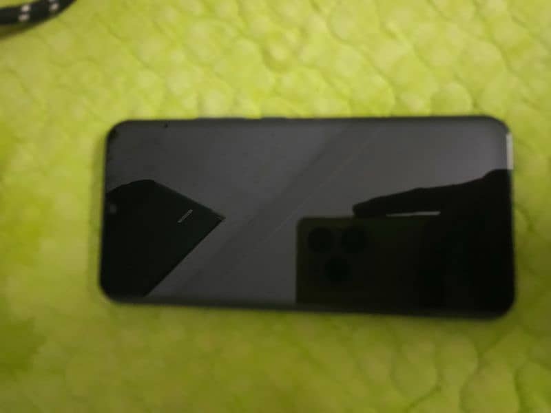 VIVO Y1901 with cover in good condition 7