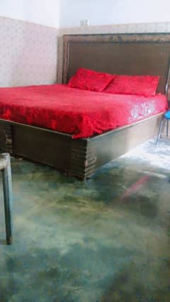 double bed with six box in under l