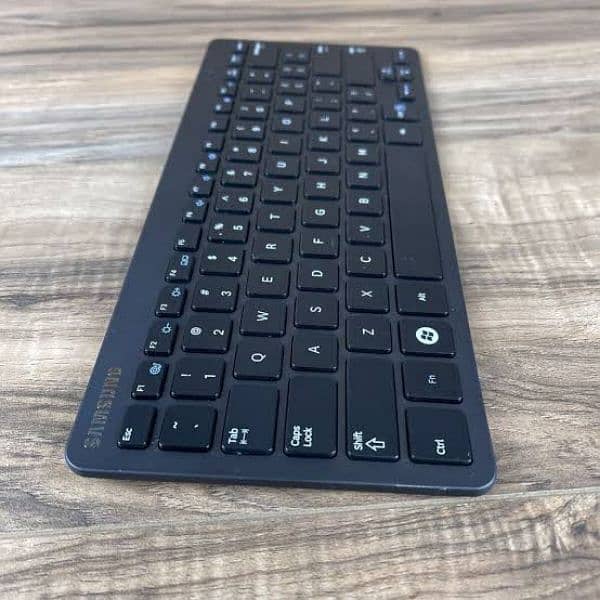 Samsung Ultra Slim Wireless Bluetooth Keyboard 1