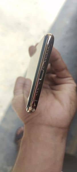 i phone xs PTA 1