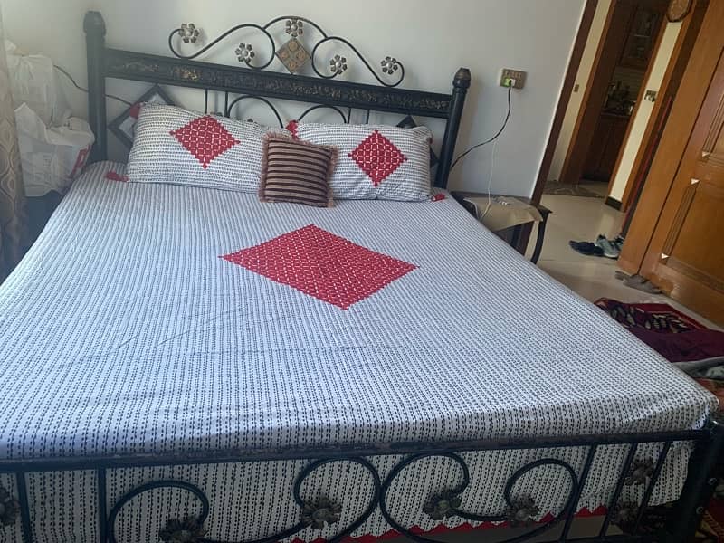 SOLID WROUGHT IRON KING SIZED DOUBLE BED 0