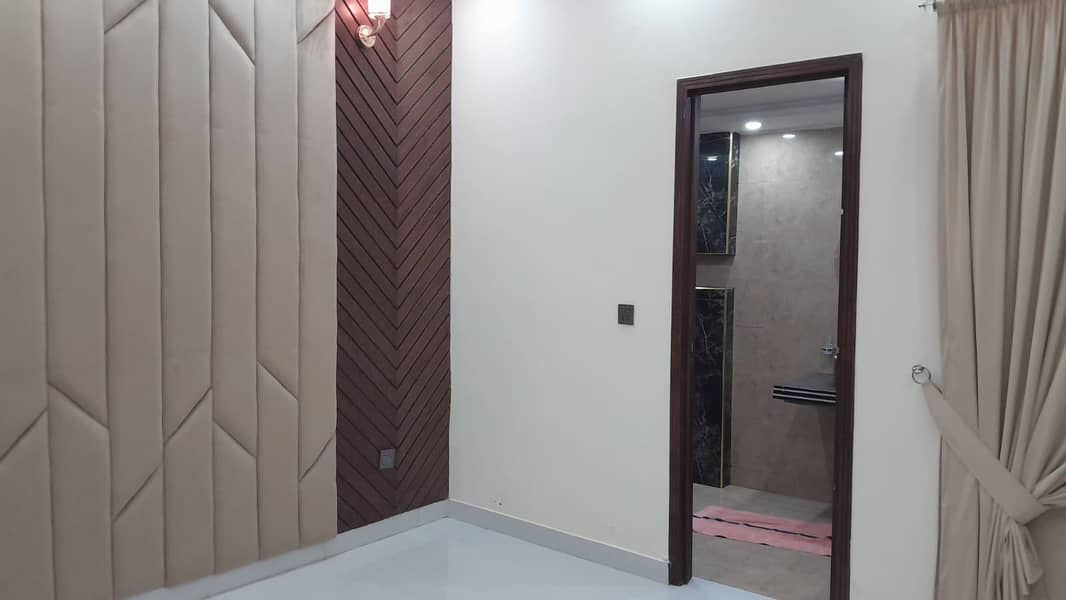 VERY BEAUTIFUL DESIGNER HOUSE HOT LOCATION 8