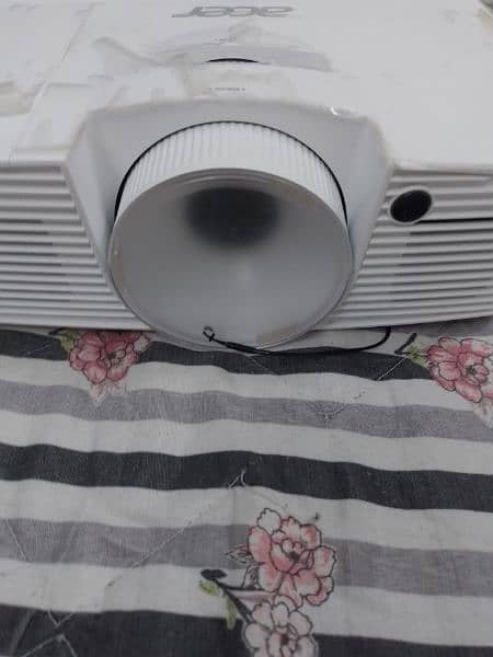 Brand new ACER PROJECTOR 3