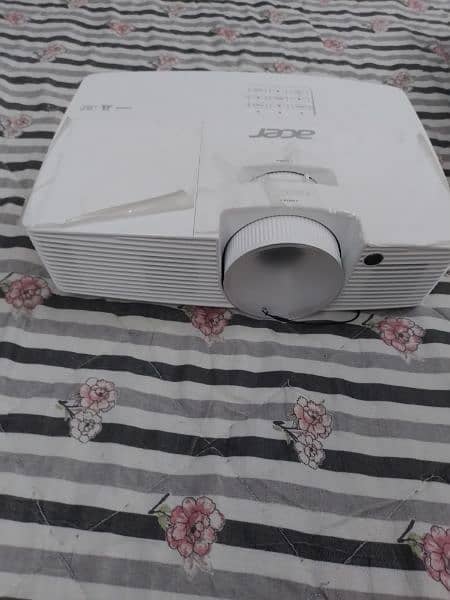 Brand new ACER PROJECTOR 4