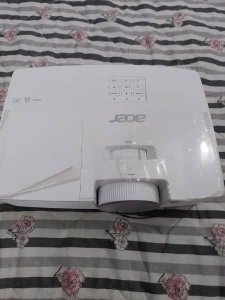 Brand new ACER PROJECTOR 16