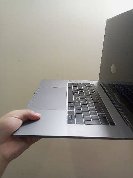 2019 Model Mackbook Pro corei9 9th generation 16gb ram 512ssd 4gbcard 5