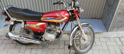 Honda 125 . . a. one condition. . contact number 0322-7467107