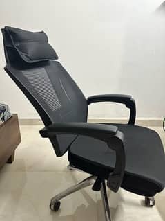 Executive chair with Footrest