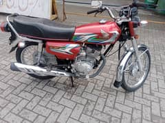 i am selling my honda 125 2023 modal 8000 original like new bike