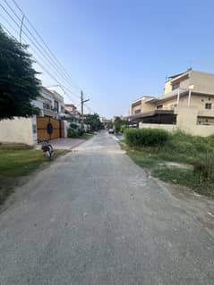 1 Kanal Plot On 40 Ft Road Nasheman e Iqbal