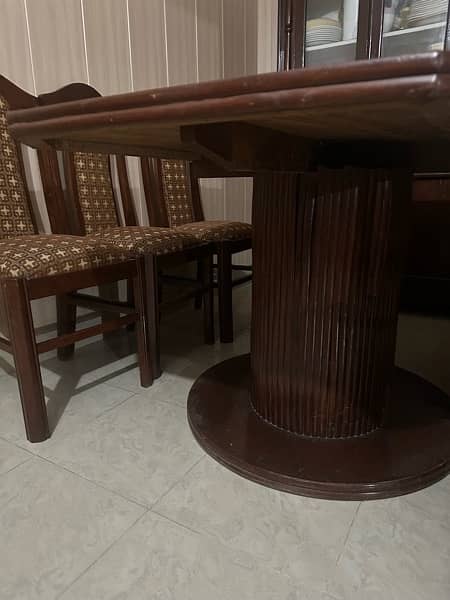 Dining Table for sale in new condition 2