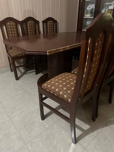 Dining Table for sale in new condition 3