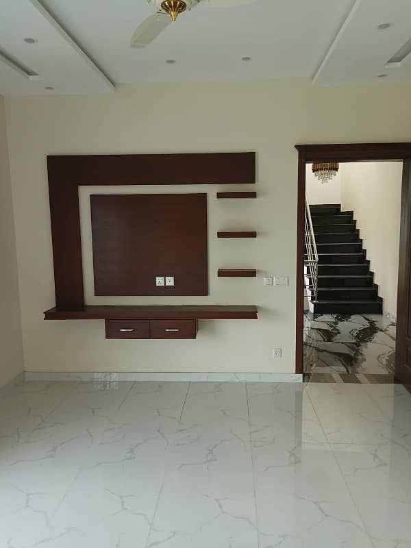 One Kanal Durable Luxiurious New House For Sale In Shaheen. 20