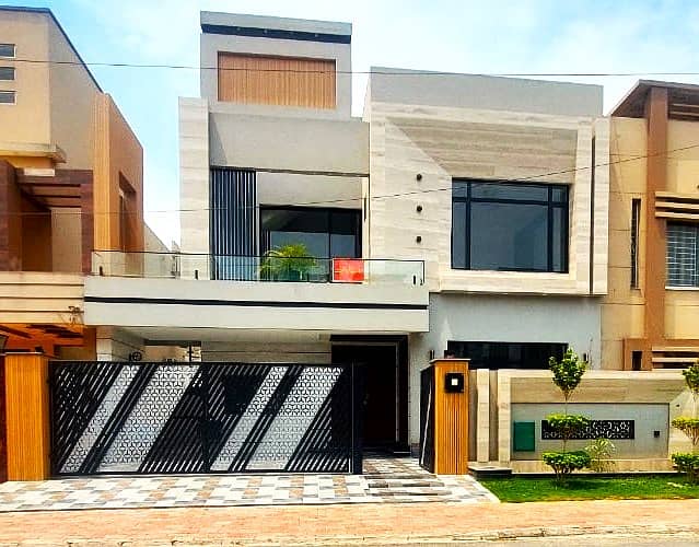 Beautiful Durable And Modern 10 Marla House For Sale 0