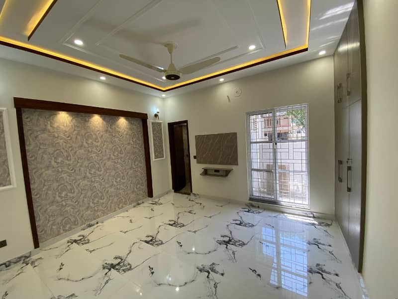 A Beautiful 10M House For Sale With All Modern Facilities In Tulip Block Sector C Bahria Town Lahore 7