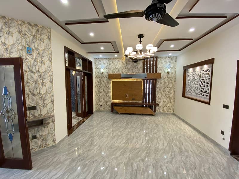 A Beautiful 10M House For Sale With All Modern Facilities In Tulip Block Sector C Bahria Town Lahore 17