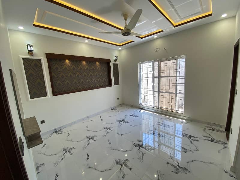 A Beautiful 10M House For Sale With All Modern Facilities In Tulip Block Sector C Bahria Town Lahore 21