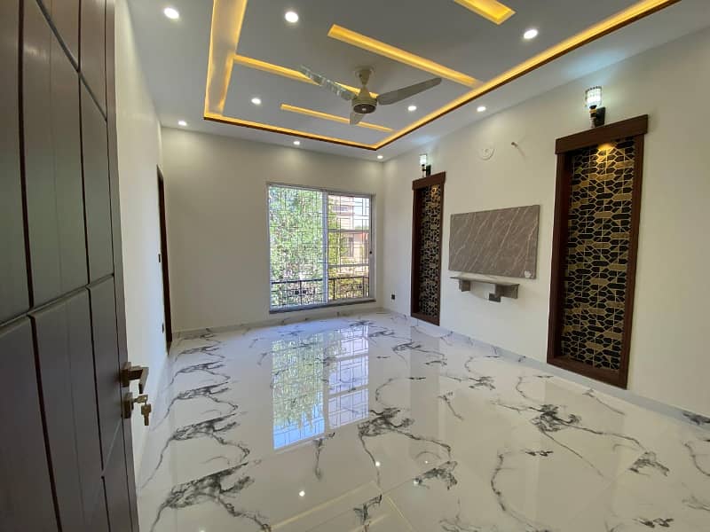 A Beautiful 10M House For Sale With All Modern Facilities In Tulip Block Sector C Bahria Town Lahore 32