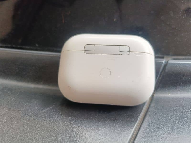 Apple airpods pro with magsafe charging case Vietnam 4