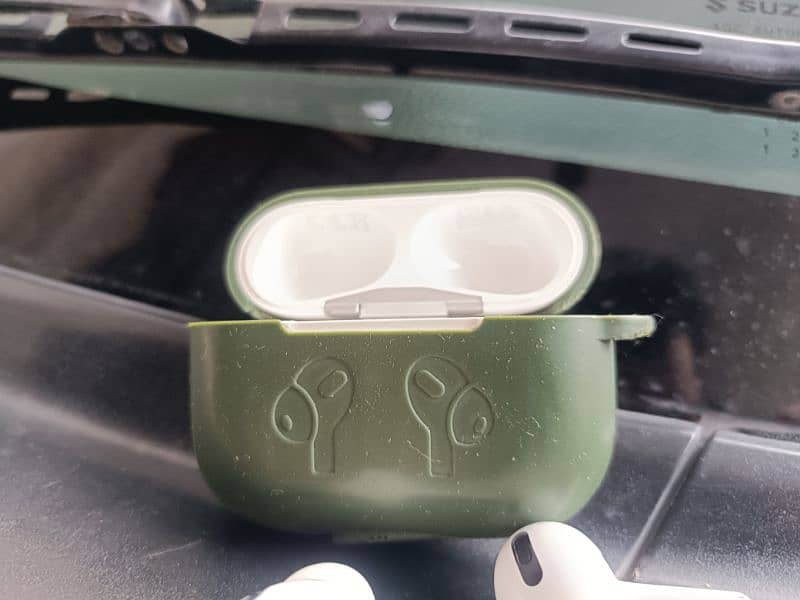 Apple airpods pro with magsafe charging case Vietnam 6