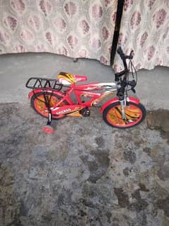 kids cycle size (16"inch) (age 4to8)phone 0333 7105528