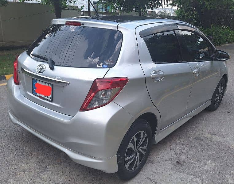 Toyota Vitz F 1.0 2011/2015 8