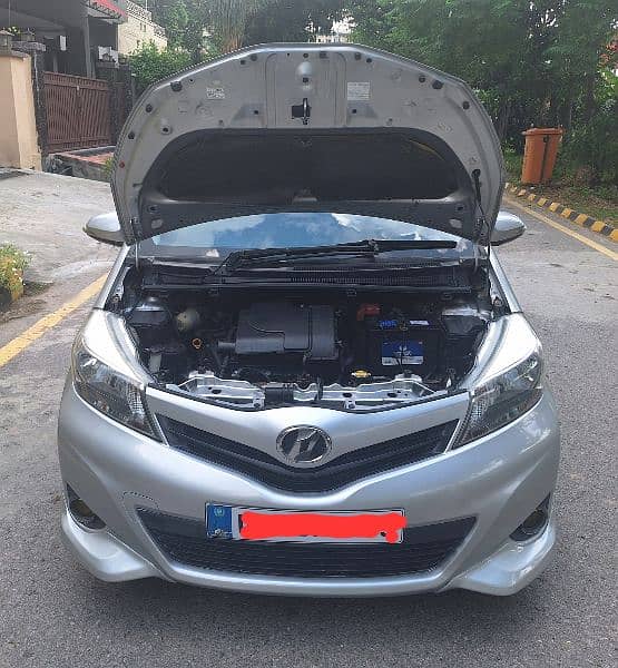 Toyota Vitz F 1.0 2011/2015 10