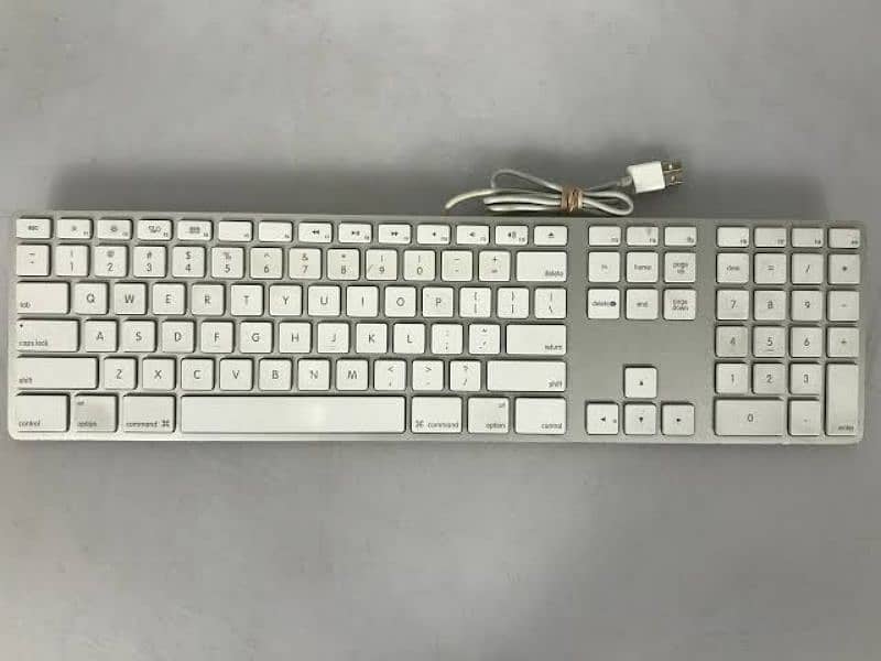 Apple A1243 Ultra Thin Aluminum USB Wired Keyboard With Numeric Keypad 1