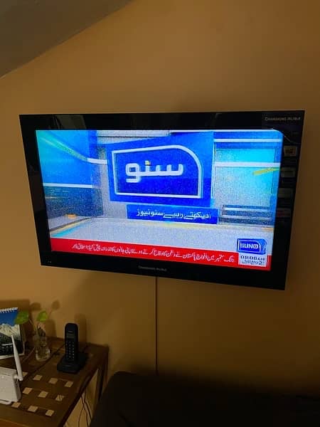 32" Changhong Ruba LCD TV with Wall Bracket (Not smart) 1