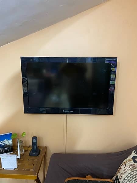 32" Changhong Ruba LCD TV with Wall Bracket (Not smart) 7