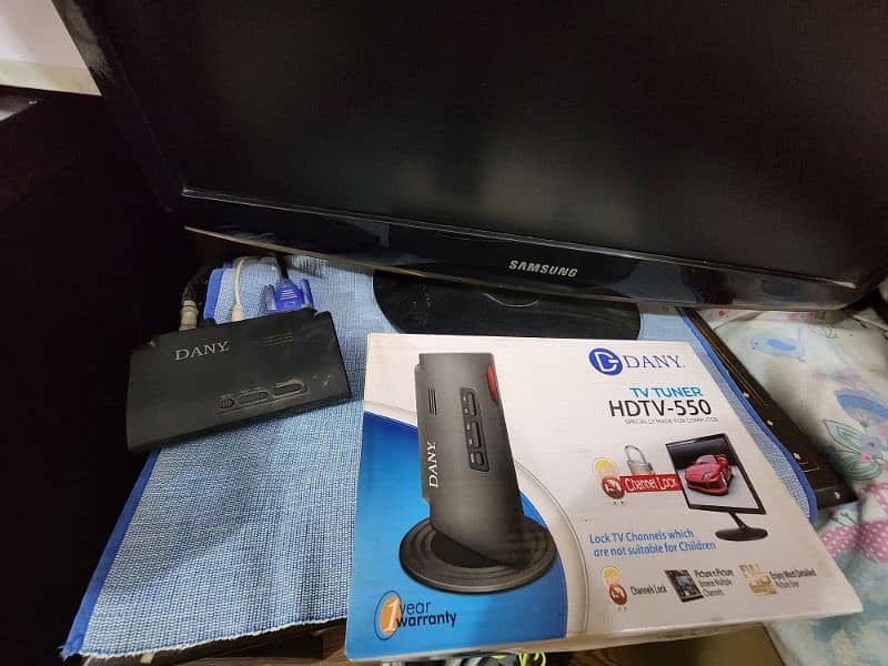 Samsung 23" HD Lcd Monitor with Digital TV Box 2