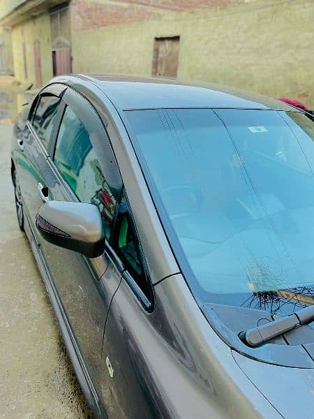 i am selling my Honda Civic VTi 2009 Family use car in a good conditio 9