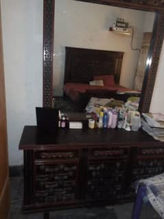 dressing table with looking mirror for sale in garden town multan 0