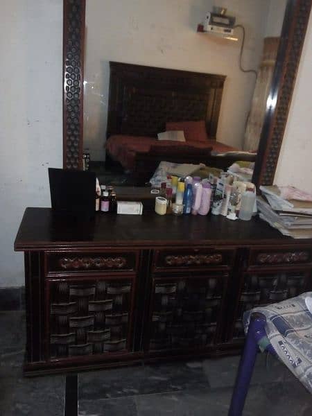 dressing table with looking mirror for sale in garden town multan 2