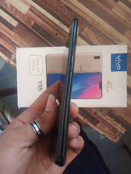 Vivo y85 4gb 64gb with box 6